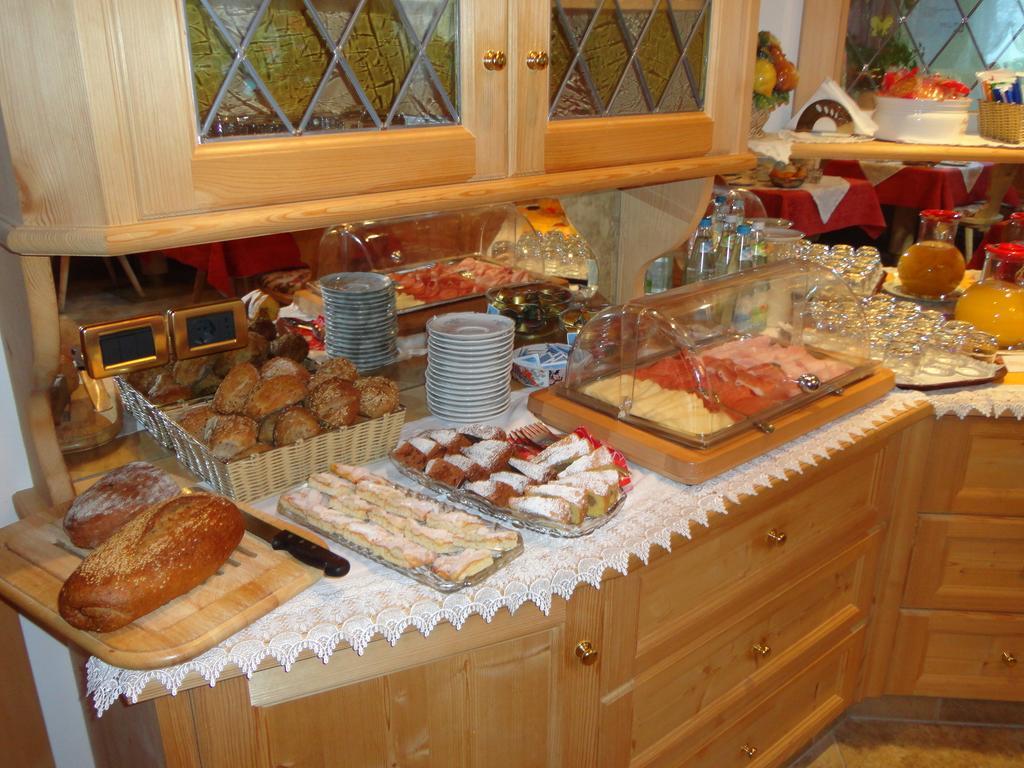Garni Crepaz Bed & Breakfast Selva di Val Gardena Dış mekan fotoğraf