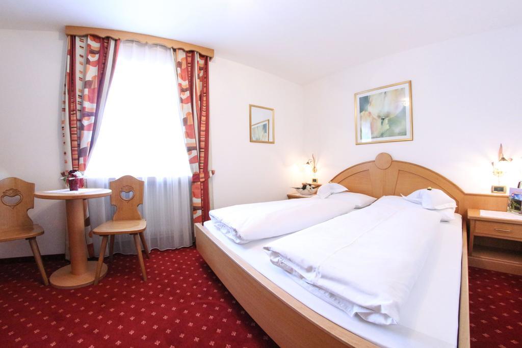 Garni Crepaz Bed & Breakfast Selva di Val Gardena Dış mekan fotoğraf