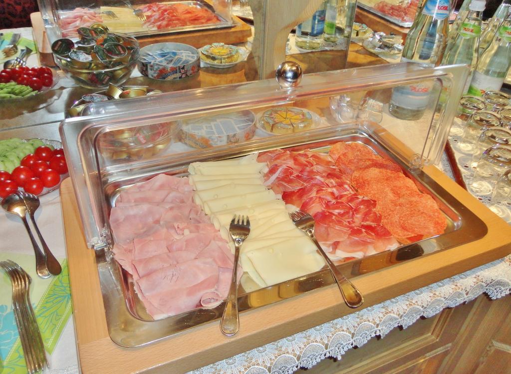 Garni Crepaz Bed & Breakfast Selva di Val Gardena Dış mekan fotoğraf