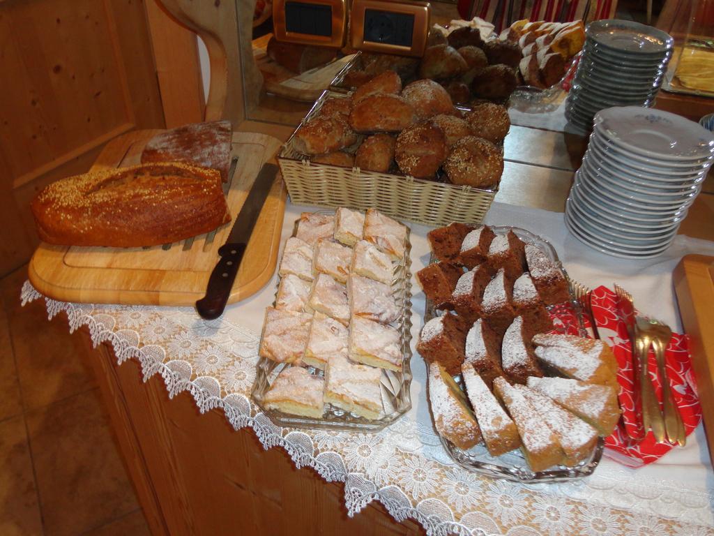 Garni Crepaz Bed & Breakfast Selva di Val Gardena Dış mekan fotoğraf
