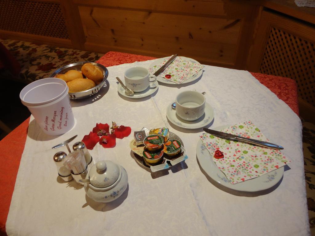 Garni Crepaz Bed & Breakfast Selva di Val Gardena Dış mekan fotoğraf