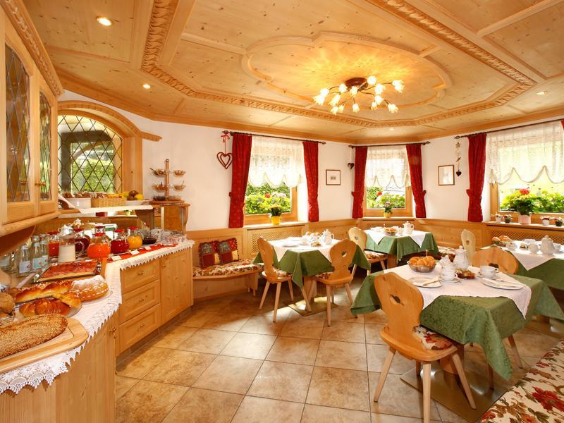 Garni Crepaz Bed & Breakfast Selva di Val Gardena Dış mekan fotoğraf