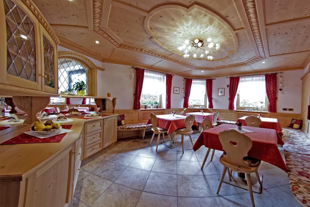 Garni Crepaz Bed & Breakfast Selva di Val Gardena Dış mekan fotoğraf