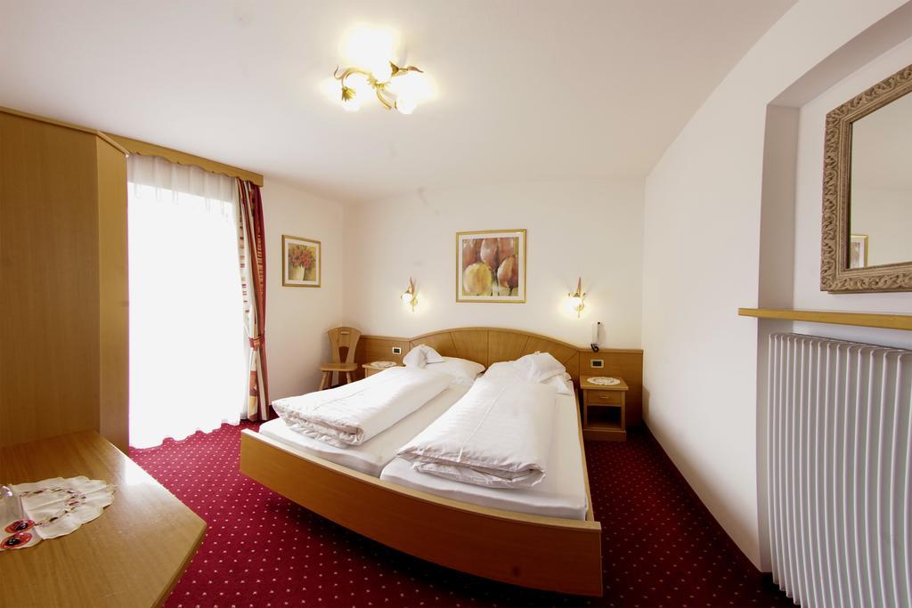 Garni Crepaz Bed & Breakfast Selva di Val Gardena Dış mekan fotoğraf