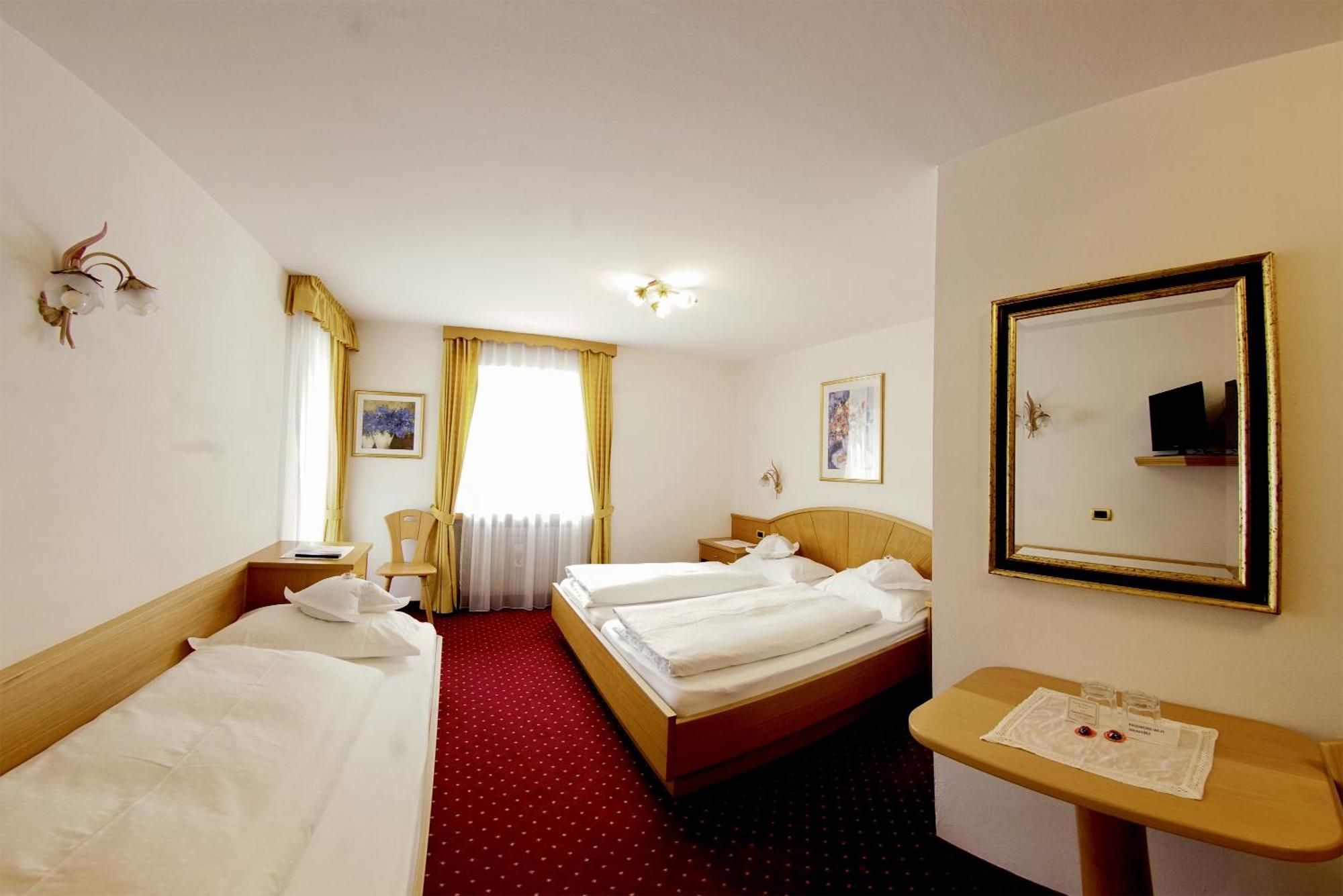 Garni Crepaz Bed & Breakfast Selva di Val Gardena Dış mekan fotoğraf