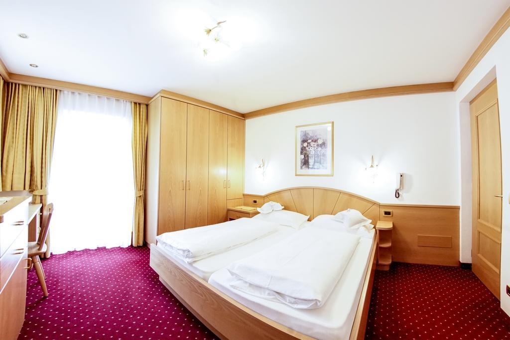 Garni Crepaz Bed & Breakfast Selva di Val Gardena Dış mekan fotoğraf
