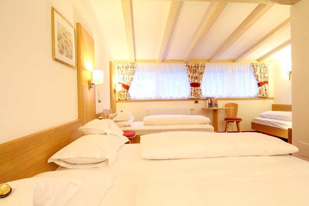 Garni Crepaz Bed & Breakfast Selva di Val Gardena Dış mekan fotoğraf