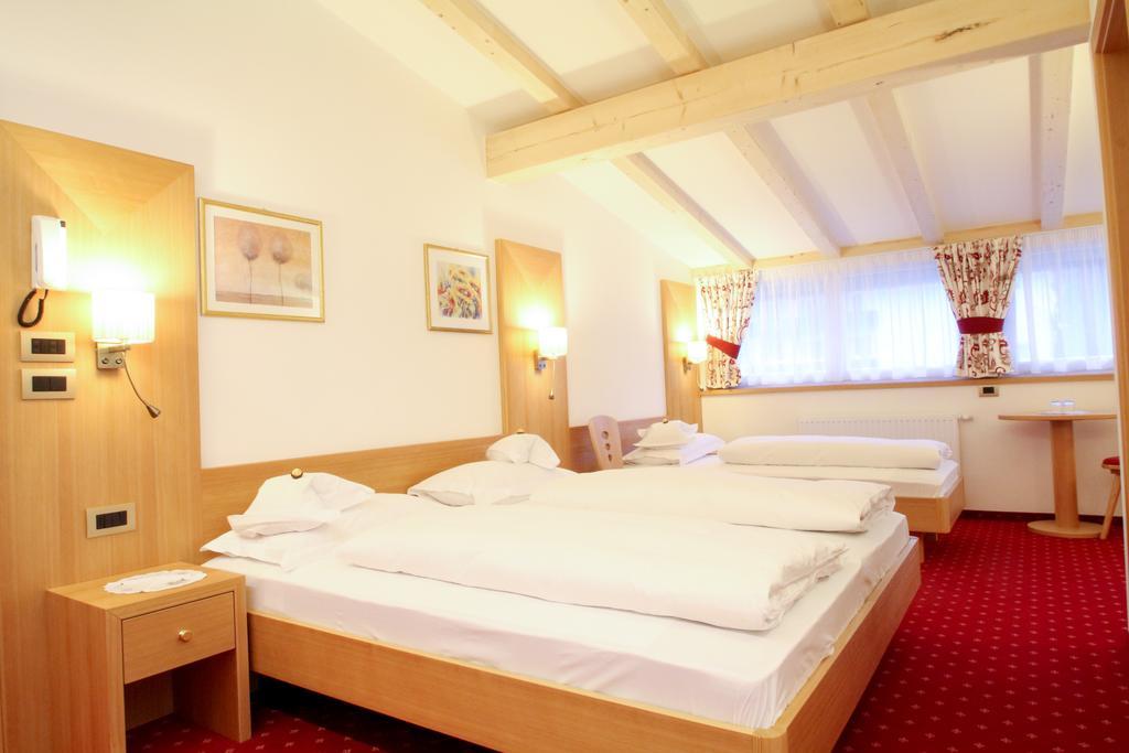 Garni Crepaz Bed & Breakfast Selva di Val Gardena Dış mekan fotoğraf